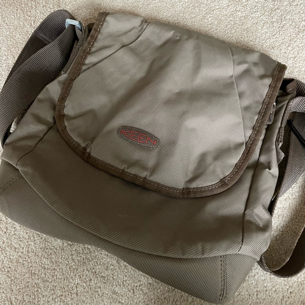 Keen handbag